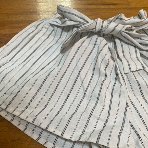 paper bag shorts *not a stain just the shadow* :) - Picture 3 of 4